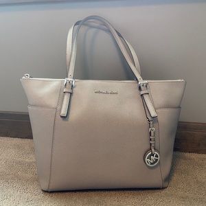 Michael Kors Jet Set Large Top-Zip Leather Tote